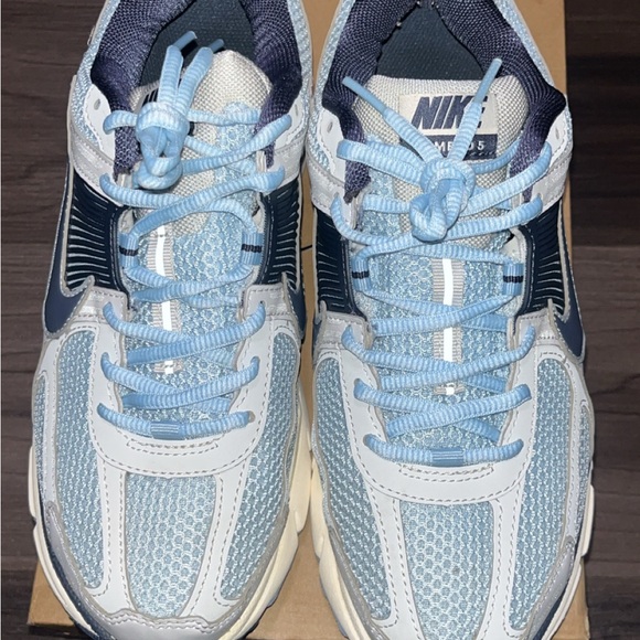 Nike Light Blue and Navy Sneakers - Picture 1 of 3